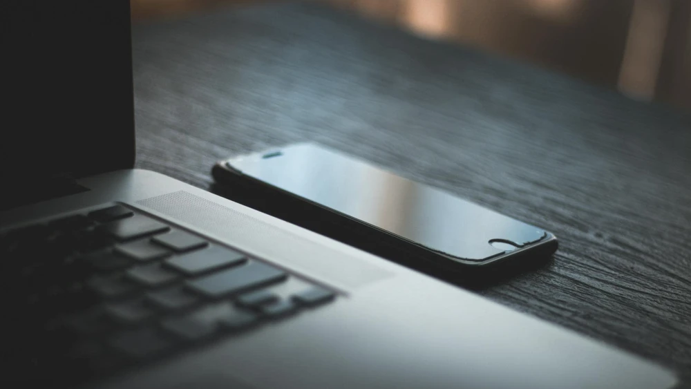 Laptop, Cellphone