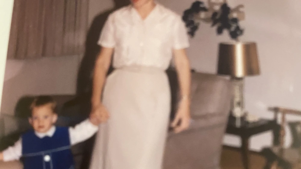 Gloria Rosen with her daughter Linda during the 1950s. Credit: Courtesy.