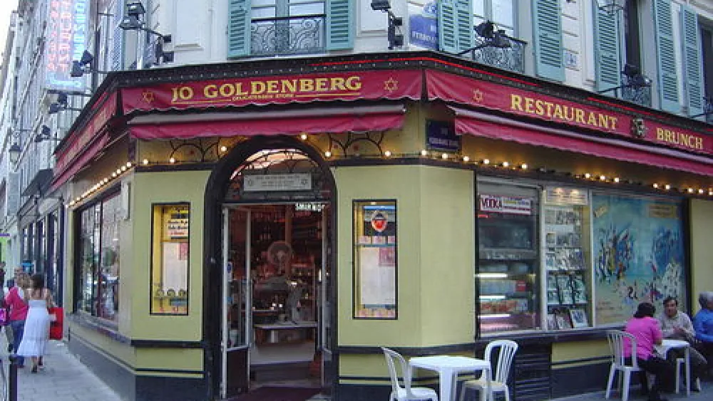 The Jo Goldenberg restaurant in the Marais quarter of Paris, which was attacked by Palestinian terrorists in 1982. Photo by David Monniaux via Wikimedia Commons.