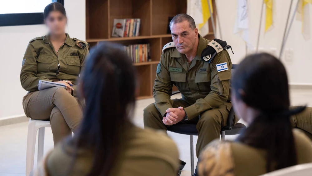 IDF Chief of Staff Lt. Gen. Eyal Zamir meets with female surveillance soldiers at the Gaza Division headquarters at the Re’im base, Aug. 25, 2026. Credit: IDF.