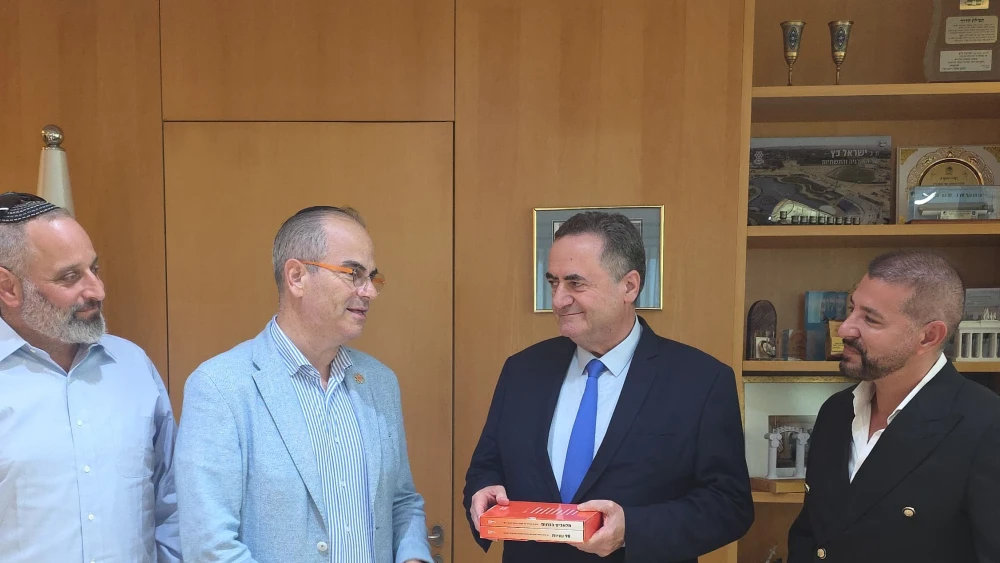 United Hatzalah founder and president Eli Beer met with Israel’s defense minister Israel Katz 