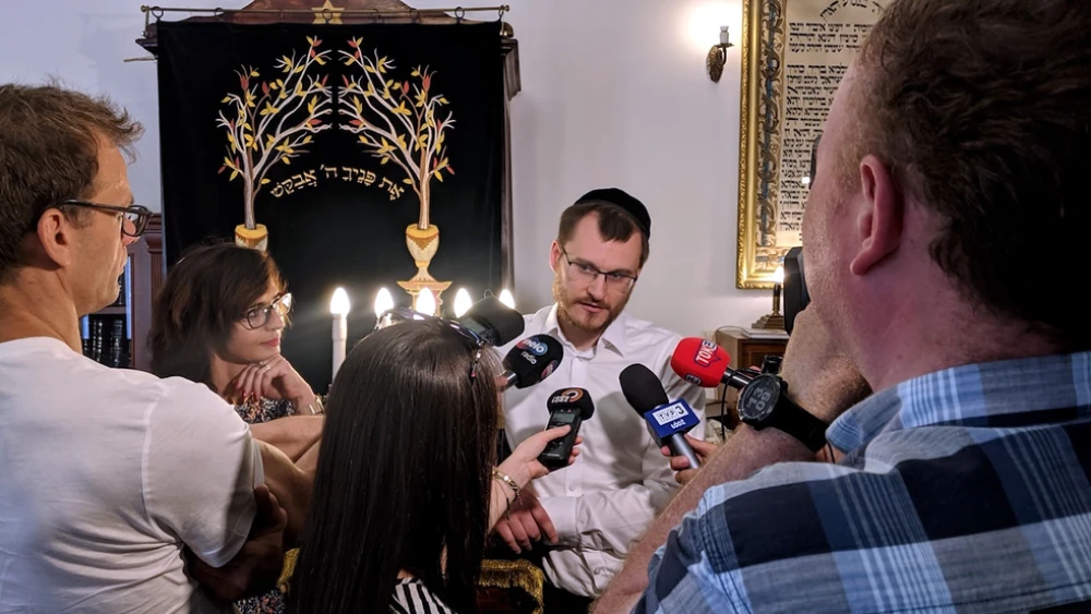 Rabbi David Szychowski gives a press conference during “The Festival of Tranquility,” June 2019. Photo by Natalia Soral.