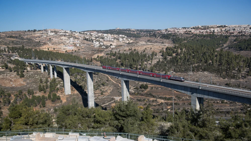 View of the new Tel Aviv-Jerusalem high-speed train seen over the HaArazim Valley (“Valley of Cedars”) just outside of Jerusalem, Dec. 22, 2019. Photo by Yonatan Sindel/Flash90.