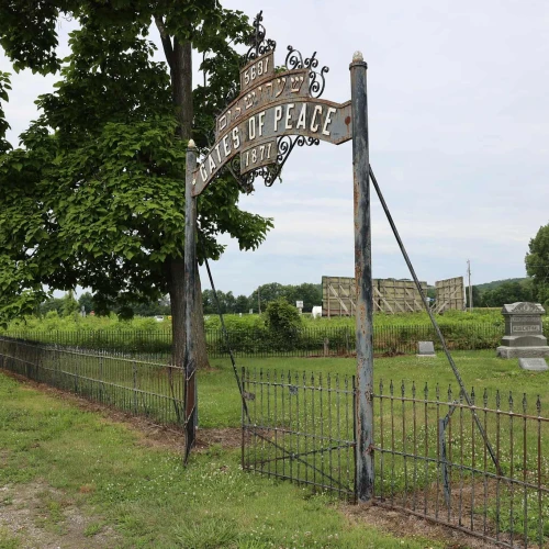Gates of Peace Jewish cemetery in Louisiana, Mo. Photo by Bill Motchan.