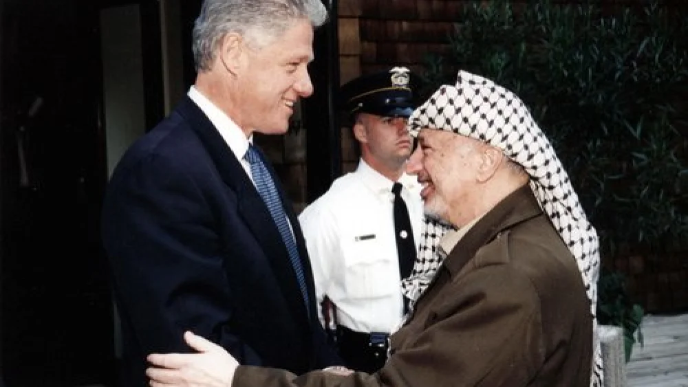 Former U.S. President Bill Clinton (left) with former Palestinian leader Yasser Arafat. In this undated handout from the Palestinian Authorities is Yasser Arafat and Bill Clinton. Arafat rejected the December 2000 “Clinton Parameters,” a State Department-drafted peace plan that called for a Palestinian state in 95 percent of the disputed territories as well as Palestinian sovereignty over the Temple Mount and other parts of eastern Jerusalem. Credit: Abed Al Rahim Al Khatib/Flash90.