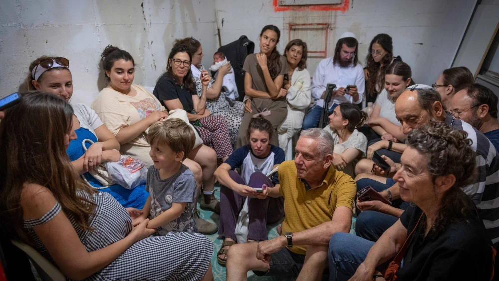 Israelis take cover at a public bomb shelter in Jerusalem as siren warns of incoming missiles fired from Iran, June 15, 2025. Photo by Noam Revkin Fenton/Flash90.