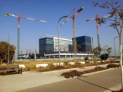 Sapiens International Corporation headquarters in Holon, south of Tel Aviv. Photo by Rey Elfo89 via Wikimedia Commons.