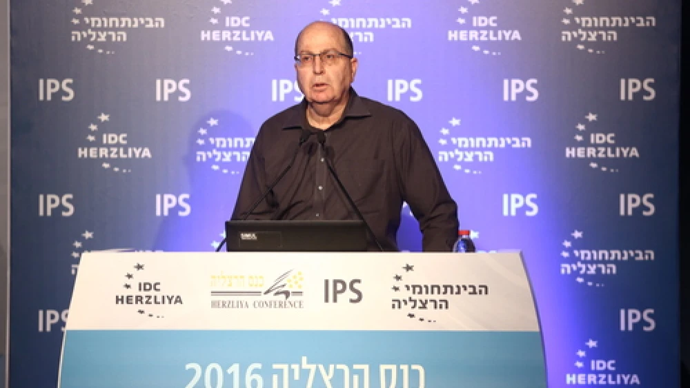 Former Israeli Defense Minister Moshe Ya'alon speaks at the 2016 Herzliya Conference, where he announced that he would challenge