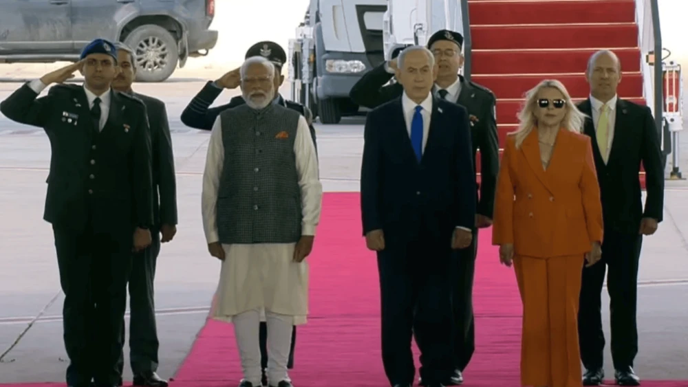 El primer ministro israelí, Benjamin Netanyahu, recibe al primer ministro indio, Narendra Modi, en el Aeropuerto Internacional Ben Gurion, el 25 de febrero de 2026. Crédito: PMO.