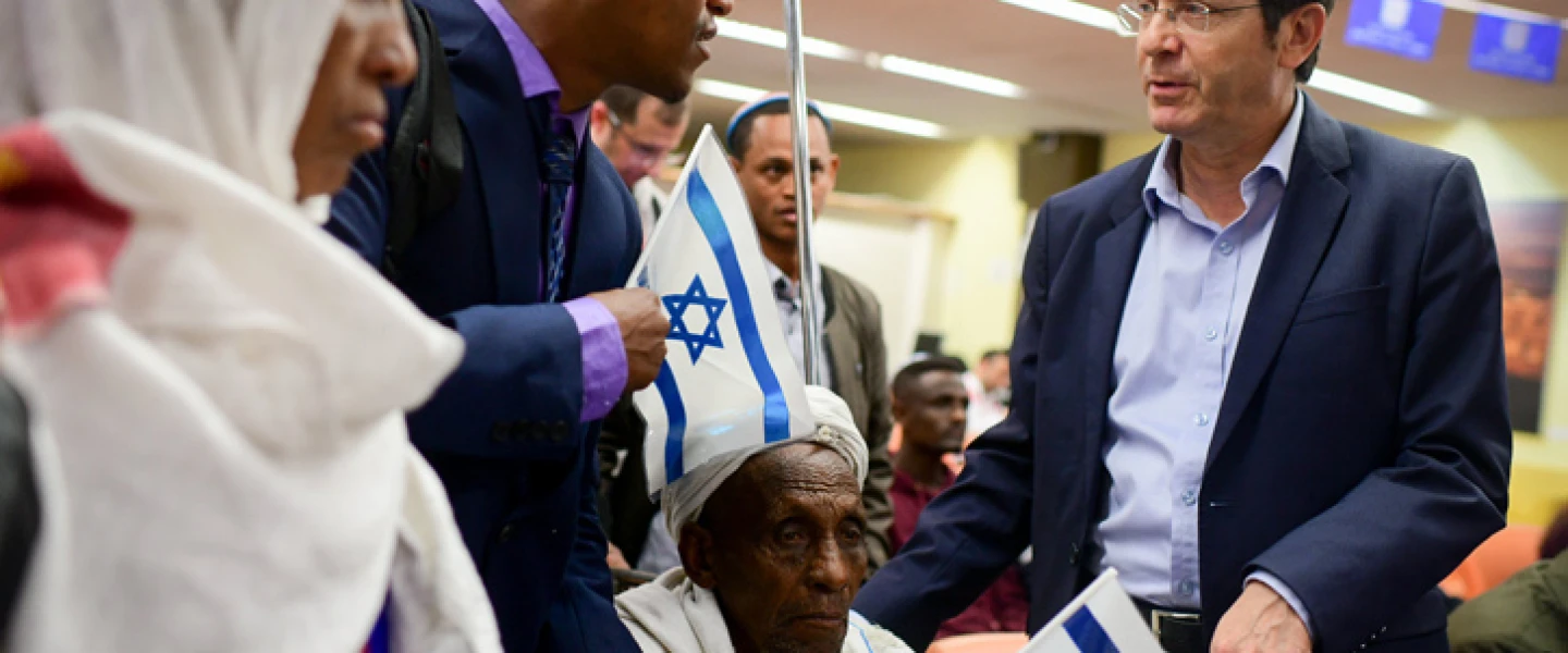 Jewish Agency chairman Isaac Herzog welcomes members of the Falash Mura community as they arrive at Ben Gurion Airport on Feb. 4, 2019. Photo by Tomer Neuberg/Flash90.