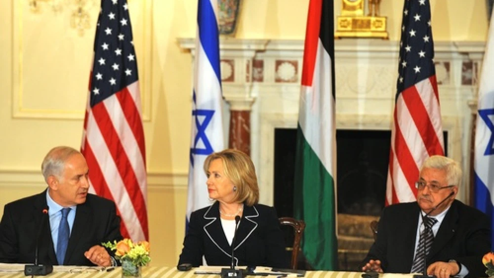 Israeli Prime Minister Benjamin Netanyahu (left), U.S. Secretary of State Hillary Clinton and Palestinian Authority leader Mahmoud Abbas at the Peace Conference in Washington, DC, September 2, 2010. Credit: Moshe Milner/GPO/Flash90.