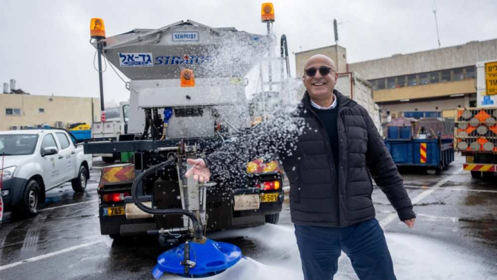 Itzik Larry, director general of the Jerusalem Municipality, seen at the maintenance department during preparations to the snow, which is expected to fall in Jerusalem, Jan. 18, 2022. Photo by Yonatan Sindel/Flash90.