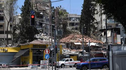 Israeli security and rescue forces at the scene where an Iranian ballistic missile hit a residential building in Rehovot, June 15, 2025. Photo by Gili Yaari/Flash90.