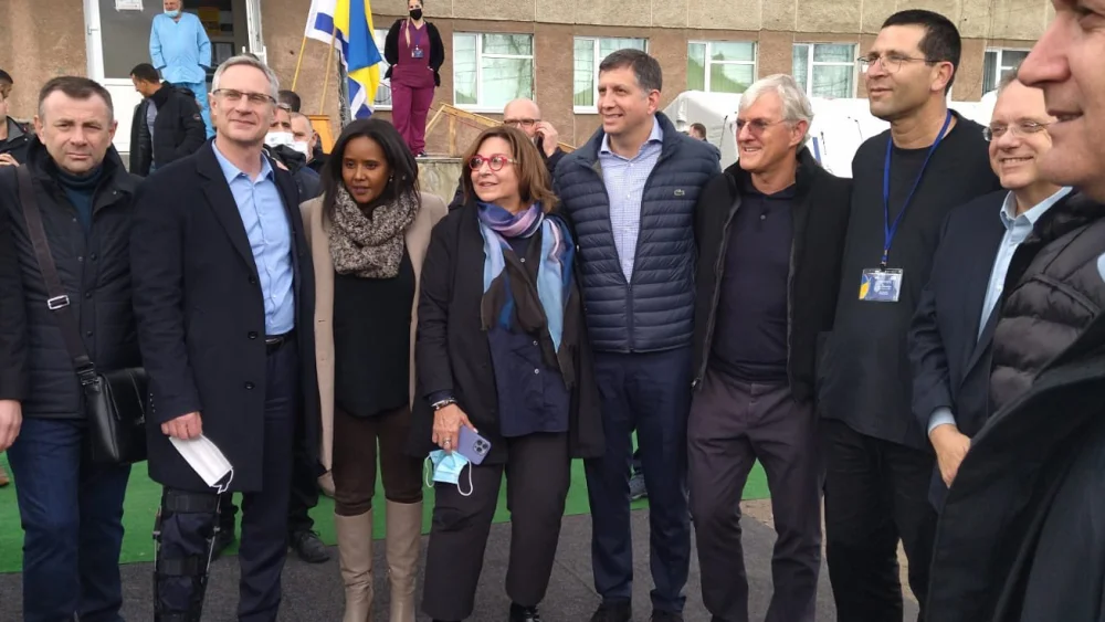 Israeli Aliyah and Immigration Minister Pnina Tamano-Shata (third from left) visits the Israeli civilian field hospital in Mostyska, western Ukraine, on April 7, 2022. Source: Twitter.