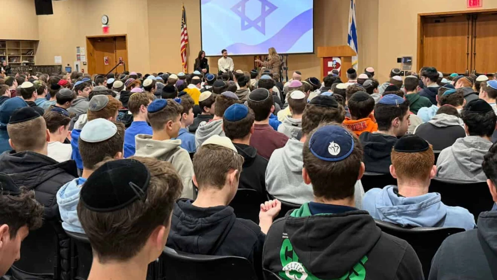 Former Israeli hostage Eliya Cohen, held by Hamas in Gaza, and his fiancée, Ziv Amud, speak to students at The Frisch School in New Jersey. Credit: Courtesy.