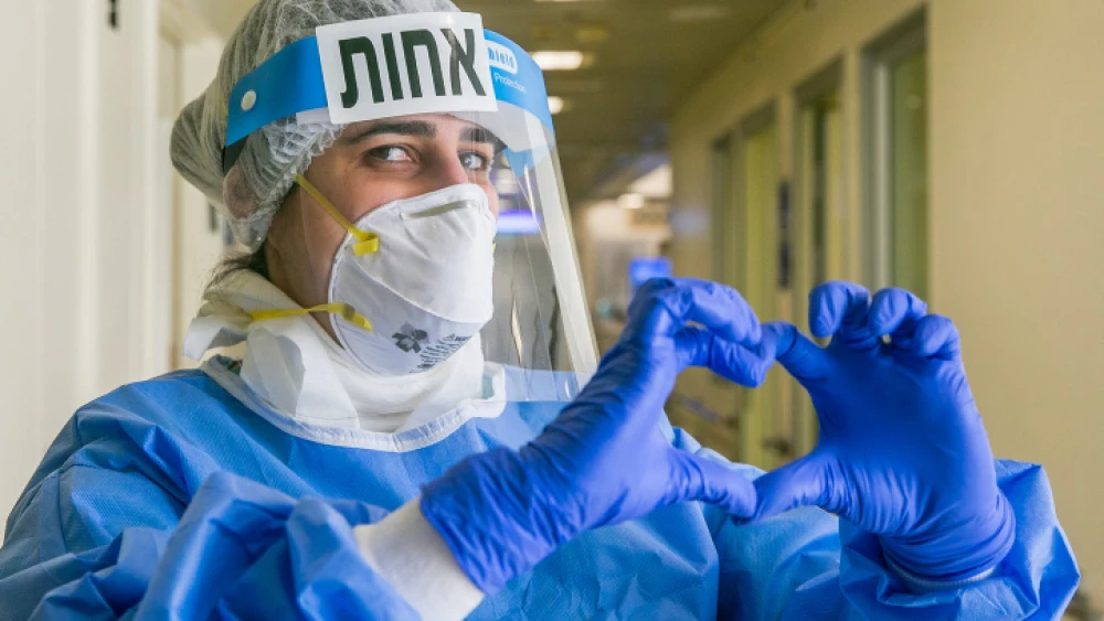A nurse in the coronavirus unit of the Tel Aviv Sourasky Medical Center, on May 4, 2020. Photo by Yossi Aloni/Flash90.