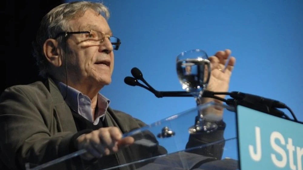 Amos Oz addressing the J Street conference in Washington, D.C. Credit: J Street.