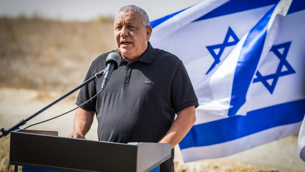 Yashar party chairman Gadi Eisenkot speaks during a press conference near the Israeli border with the Gaza Strip, October 15, 2026. Photo by Liron Moldovan/Flash9