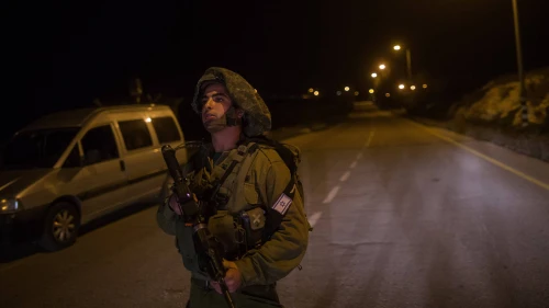 An IDF soldier near the Israeli community of Otniel in the South Hebron of Judea, Jan. 17, 2016. Photo by Yonatan Sindel/Flash90.