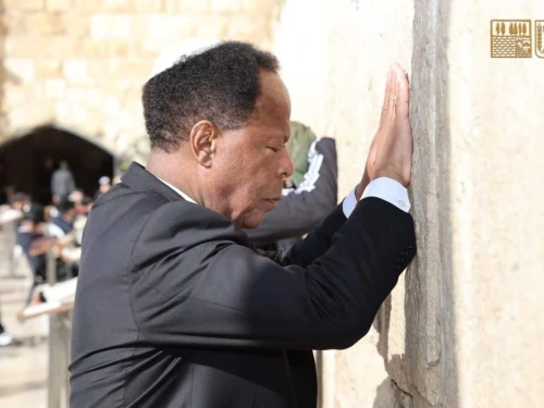 U.S. Department of Justice Senior Counsel Leo Terrell, who heads the department’s Task Force to Combat Antisemitism, prays at the Western Wall in Jerusalem on Jan. 25, 2026, during his first visit to Israel to receive a government award for combating antisemitism. Credit: Western Wall Heritage Foundation.