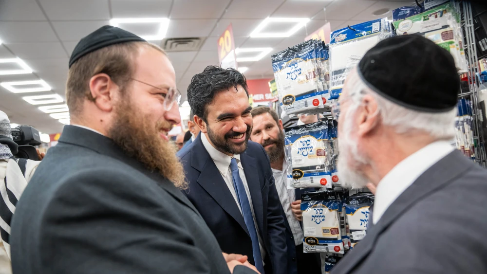 New York City Mayor Zohran Mamdani visits Eichler's Judiaca store in Borough Park, Brooklyn, Sept. 2, 2026. Credit: Ed Reed/Mayoral Photography Office.