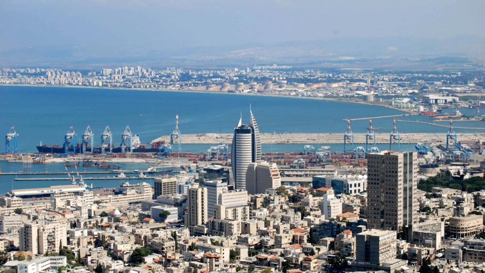 A view of Haifa's port, Oct. 14, 2007. Photo by Oren Fixler/Flash90.