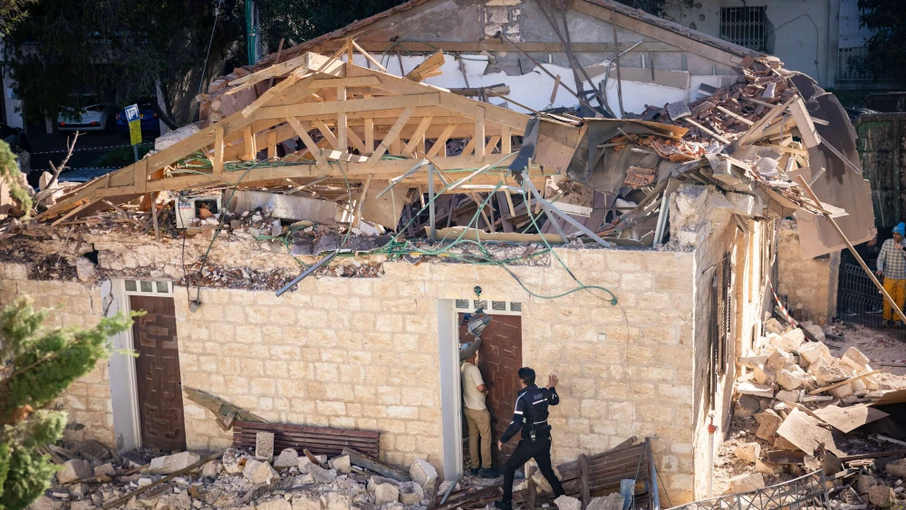 Damage caused to vehicles and buildings in Haifa from a missile fired from Lebanon, Nov. 17, 2024. Photo by Yonatan Sindel/Flash90.
