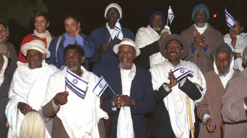 New immigrants from Ethiopia at the Hadera absorption center in 1991. Credit: Israeli Tsvika/GPO.