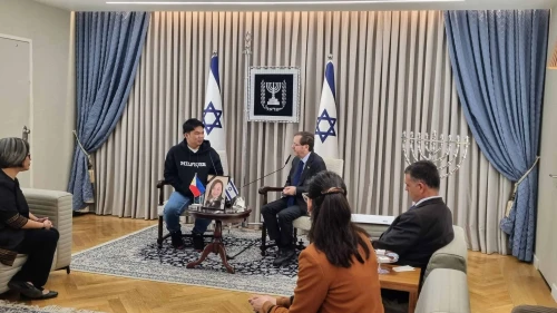 Israeli President Isaac Herzog meets Bernie Galsim Lavarias, the widower of Mary Ann V. De Vera, who was killed in an Iranian missile strike on Tel Aviv on the first day of “Operation Roaring Lion,” March 12, 2026. Photo by Sharon Altshul.