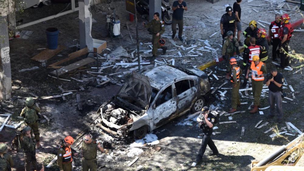 The aftermath of a Hamas rocket barrage on central Israel, which left 55-year-old Ramat Gan resident Gershon Franco dead, May 15, 2021. Photo by Gili Yaari/Flash90.