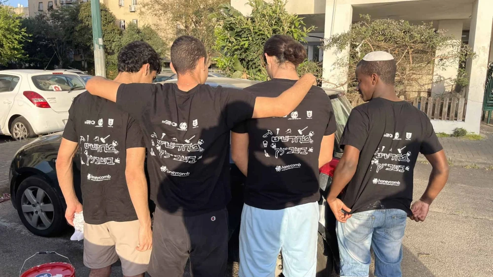 Israel teens participate in Magshimim philanthropy program. Credit: Courtesy of Honeycomb.