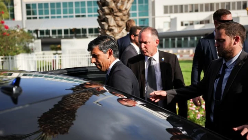 British Prime Minister Rishi Sunak arrives at Ben-Gurion Airport in Israel, Oct. 19, 2023. Photo by Yonatan Sindel/Flash90.
