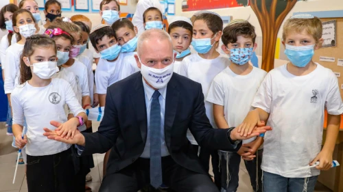 Israeli Education Minister Yoav Gallant visits kids on the first day of the school year in Mevo Horon on Sept. 1, 2020. Photo by Marc Israel Sellem/POOL.
