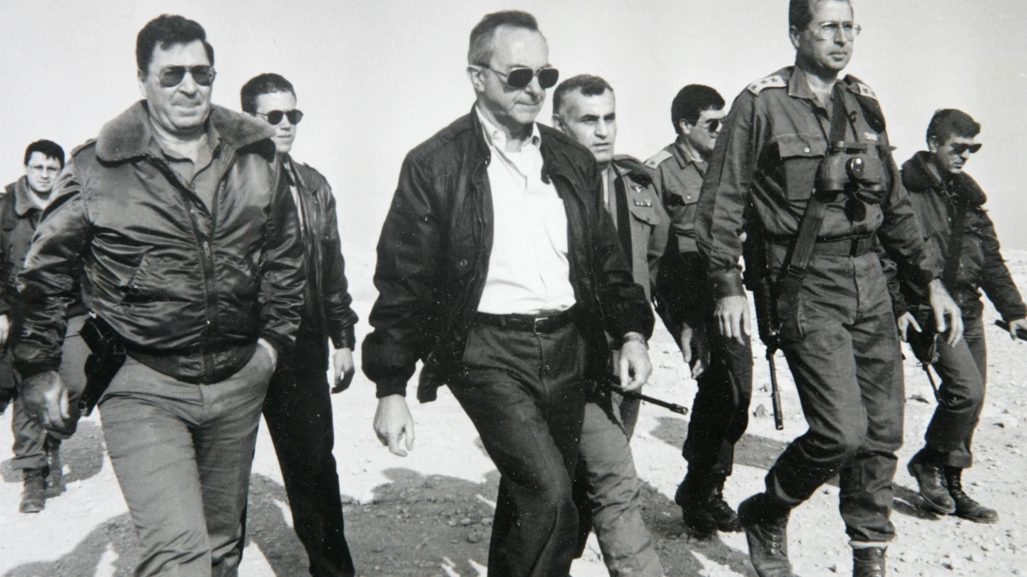 Training by the Israel Defense Forces in the Judean Desert. From left: Dan Shomron former IDF Chief of Staff, Moshe Arens former Minister of Defense, Gen. Yitzhak Mordechai and Moshe Ya'alon. December 1991. Credit: Yossi Zamir.