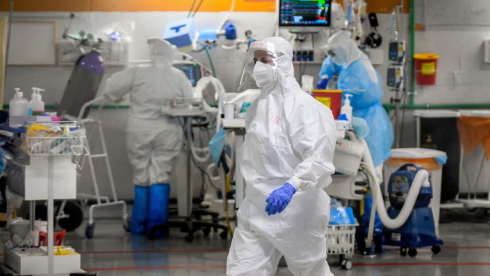 Sheba Medical Center staff in the hospital's coronavirus isolation ward, in Ramat Gan, Israel, July 20, 2020. Photo by Yossi Zeliger/Flash90.