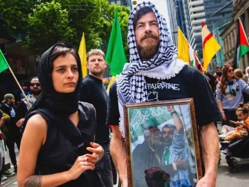 An activist poses with a portrait of Hamas terrorist leader Yahya Sinwar during an anti-Israel protest in Melbourne, Australia. Credit: Israel Police.