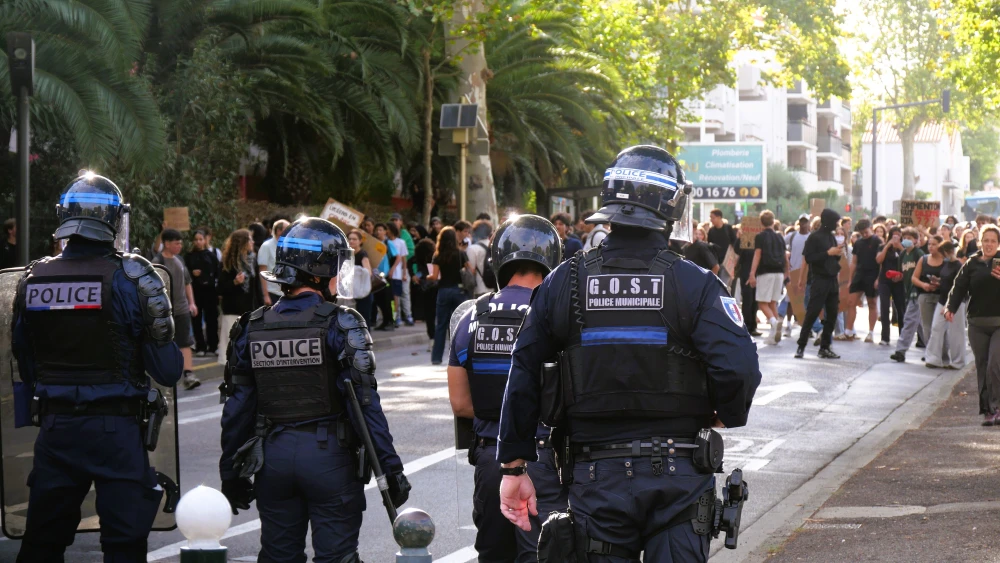 French police face student protesters in Paris on Oct. 2, 2026, a full two weeks before rioters took to burning, looting and violence on Oct. 17, 2026. Credit: Aurelio Cárdenas via Wikimedia Commons.