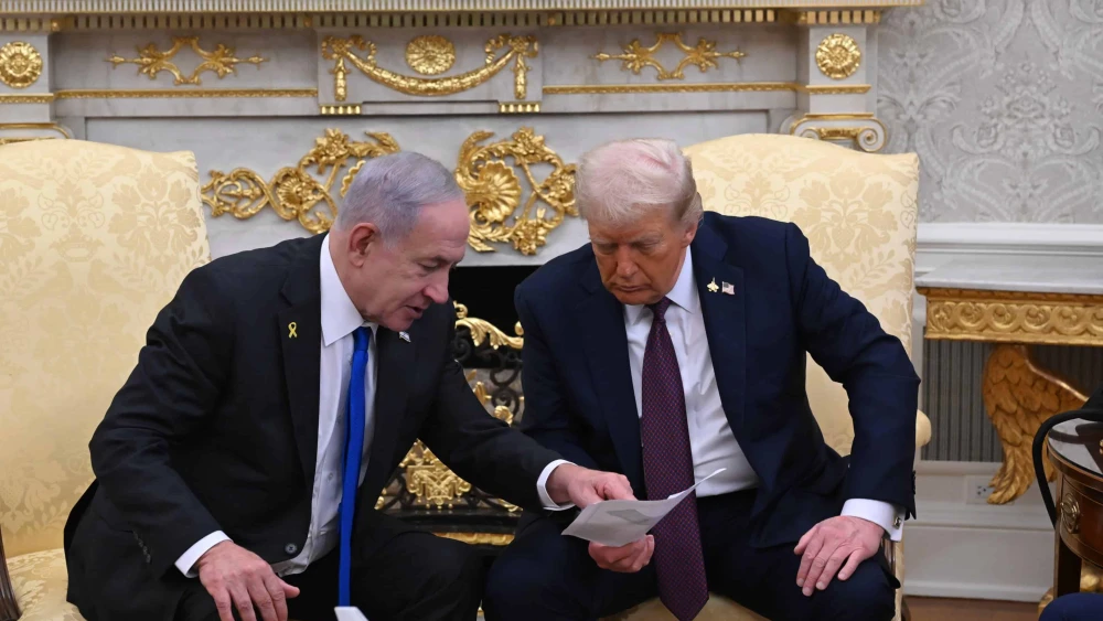 Israeli Prime Minister Benjamin Netanyahu meets with U.S. President Donald Trump at the White House, Washington, D.C., Sept. 29, 2025. Photo by Avi Ohayon/GPO.