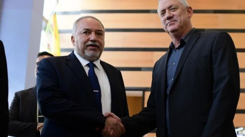 Blue and White Party head Benny Gantz and Yisrael Beiteinu leader Avigdor Lieberman hold a joint statement after a meeting in Ramat Gan on March 9, 2020. Photo by Tomer Neuberg/Flash90.