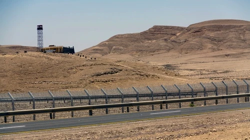 The security fence along the Israel-Egypt border, built in 2012. Credit: Idobi via Wikimedia Commons.