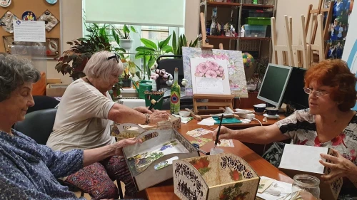 Ukrainian Jews will have access to hundreds of JDC-sponsored virtual and in-person events before and during Rosh Hashanah, which begins on the night of Sept. 25, 2022. Credit: Courtesy.