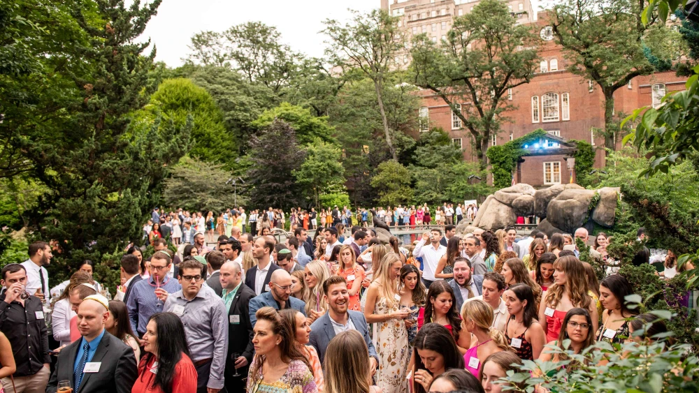Some of the 450 young Jewish philanthropists at JNFuture's 2022 Shabbat in the Park. Credit: Courtesy of Jewish National Fund-USA.