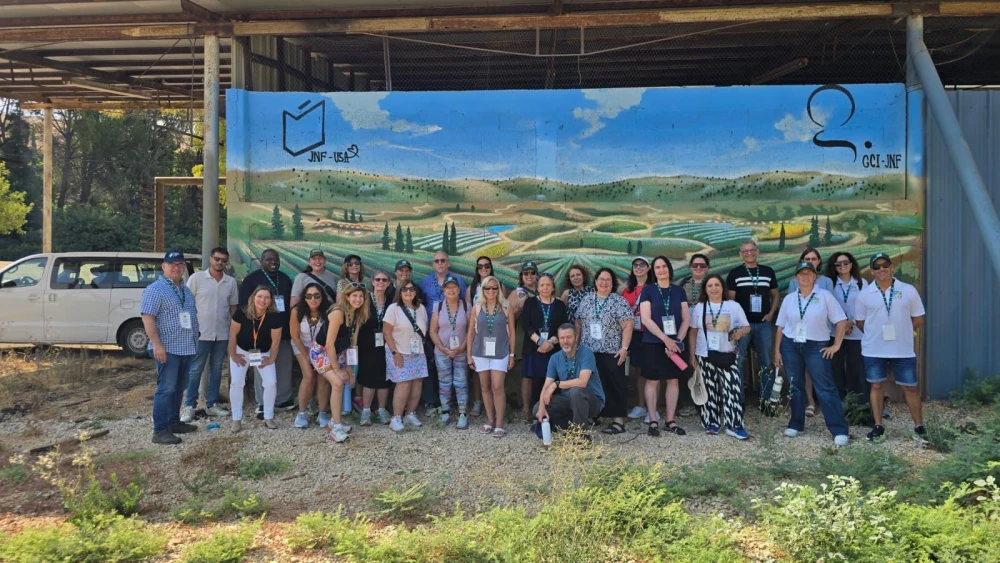 Jewish National Fund-USA Educators’ Mission participants in front of a beautified bomb shelter