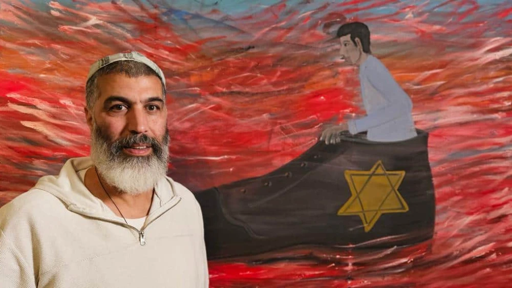 Israeli artist Shai Azoulay next to one of his works from the "Bigger Than Me" exhibition. Credit: Yad Vashem.