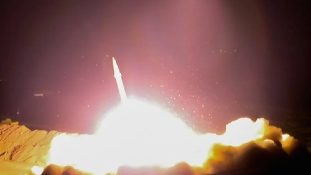 Iran launches a missile at the Syrian city of Deir ez-Zor, June 18, 2017. Credit: IRINN via Wikimedia Commons.