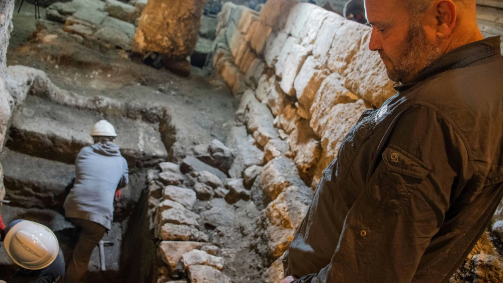 A 2,000-year-old ritual bath is unearthed beneath the Western Wall Plaza in a discovery announced on December 29, 2025. (Emil Aladjem/Israel Antiquities Authority)