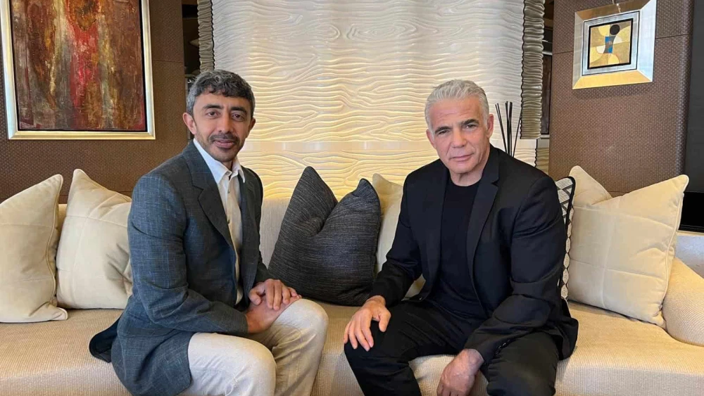 Emirati Foreign Minister Abdullah bin Zayed Al Nahyan (left) meets with Israeli opposition leader Yair Lapid in Italy, Aug. 8, 2023. Source: Twitter.