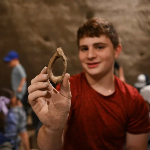 Kids participate in an archeological dig at Tel Maresha in Beit Guvrin, a UNESCO World Heritage Site in Israel’s Lachish region, Aug. 7, 2023. Photo by Yoav Dudkevitch/TPS.