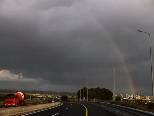 A rainbow is seen during rainfall in Rosh Ha'Ayin, Feb. 7, 2025. Photo by Yossi Aloni/Flash90.