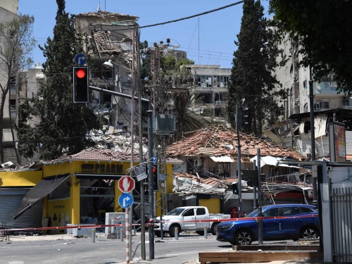 Israeli security and rescue forces at the scene where an Iranian ballistic missile hit a residential building in Rehovot, June 15, 2025. Photo by Gili Yaari/Flash90.
